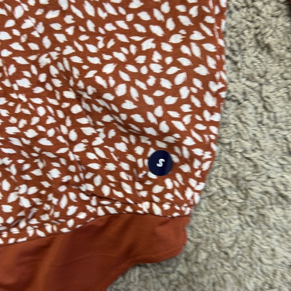 NWT ABERCROMBIE & FITCH - V-Neck Patterned Body Suit - Picture 4 of 11